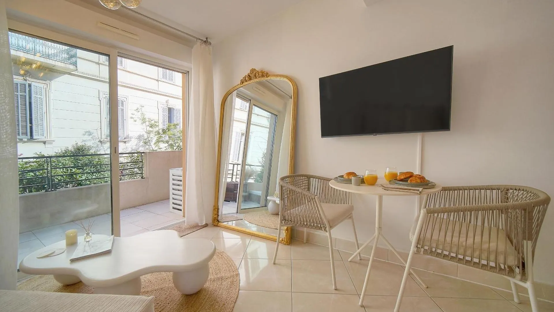 Studio Superbe Et Moderne A0B200 كان
