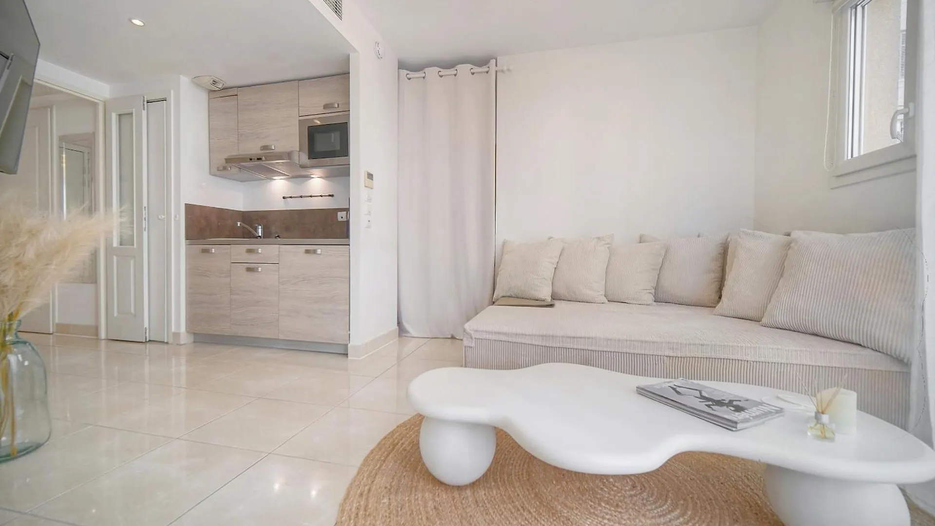 Studio Superbe Et Moderne A0B200 كان