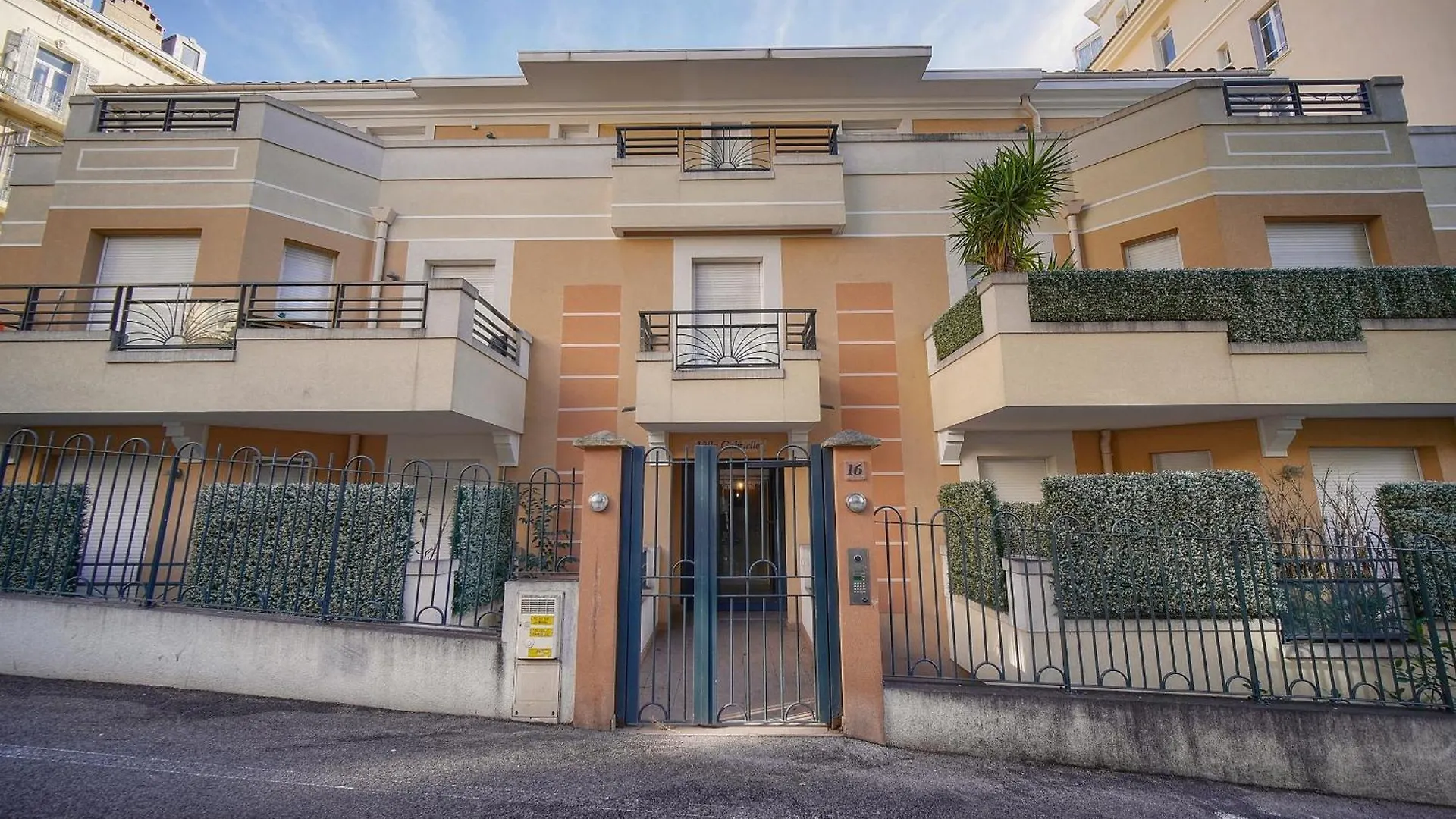 Studio Superbe Et Moderne A0B200 كان 0*,  فرنسا